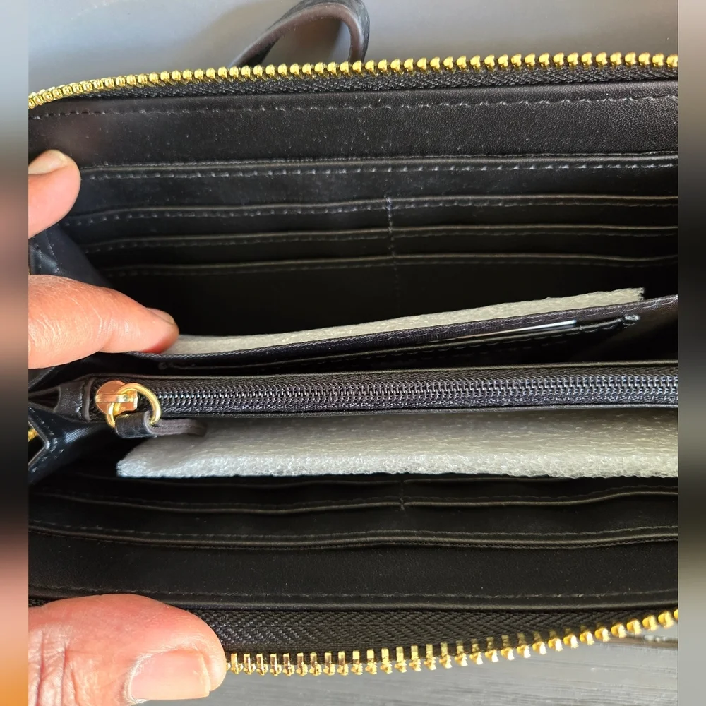 Liz Claiborne Wallet set Black